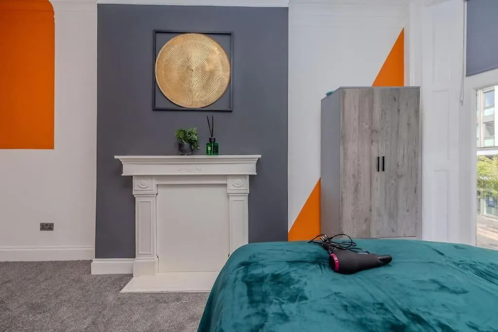 Beautiful 2 Bedroom Flat Next To Brighton Beach And Shopping Centre