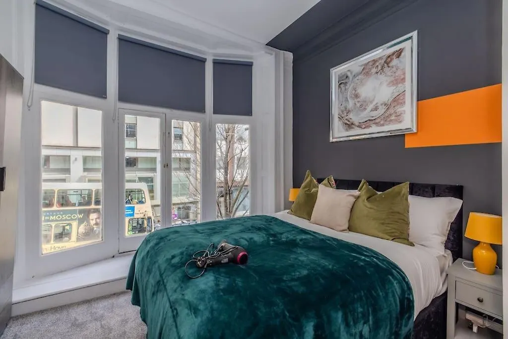 Beautiful 2 Bedroom Flat Next To Brighton Beach And Shopping Centre Apartment