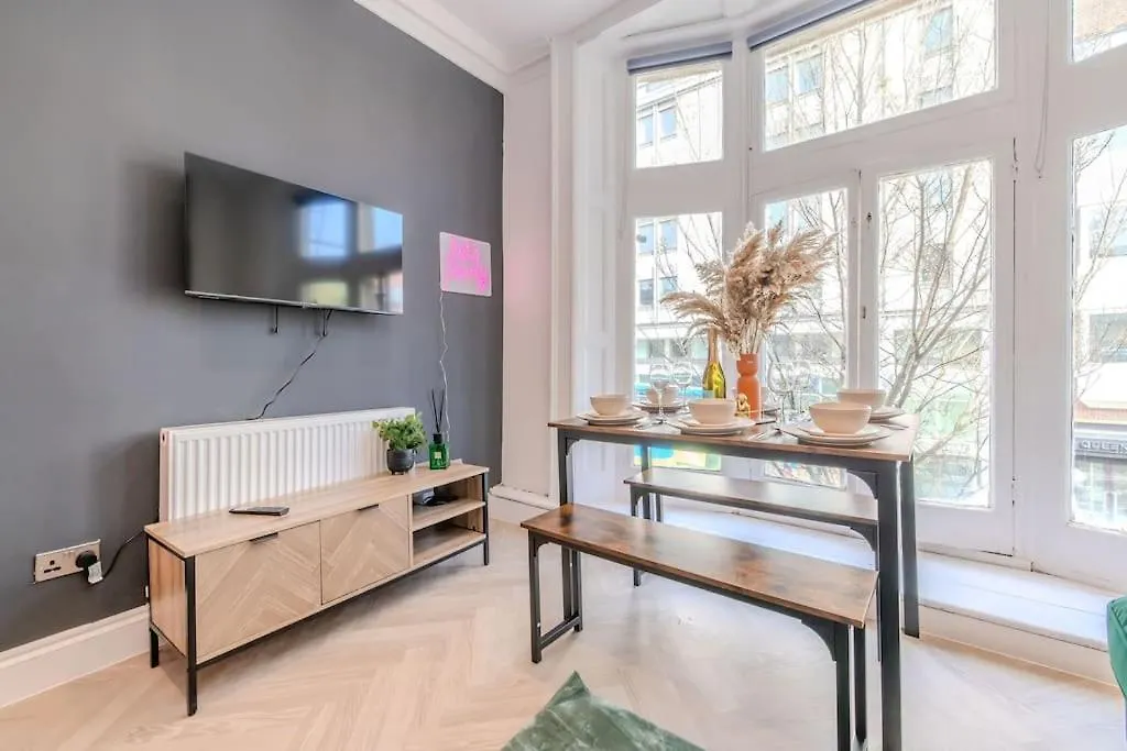 Apartment Beautiful 2 Bedroom Flat Next To Brighton Beach And Shopping Centre