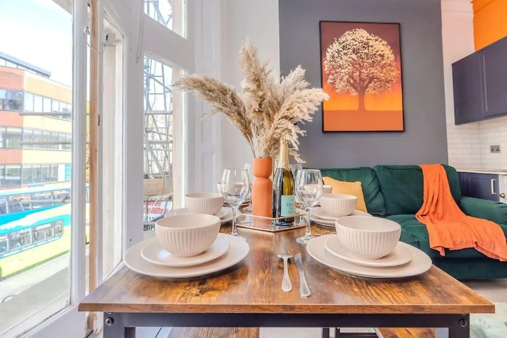 Apartment Beautiful 2 Bedroom Flat Next To Brighton Beach And Shopping Centre