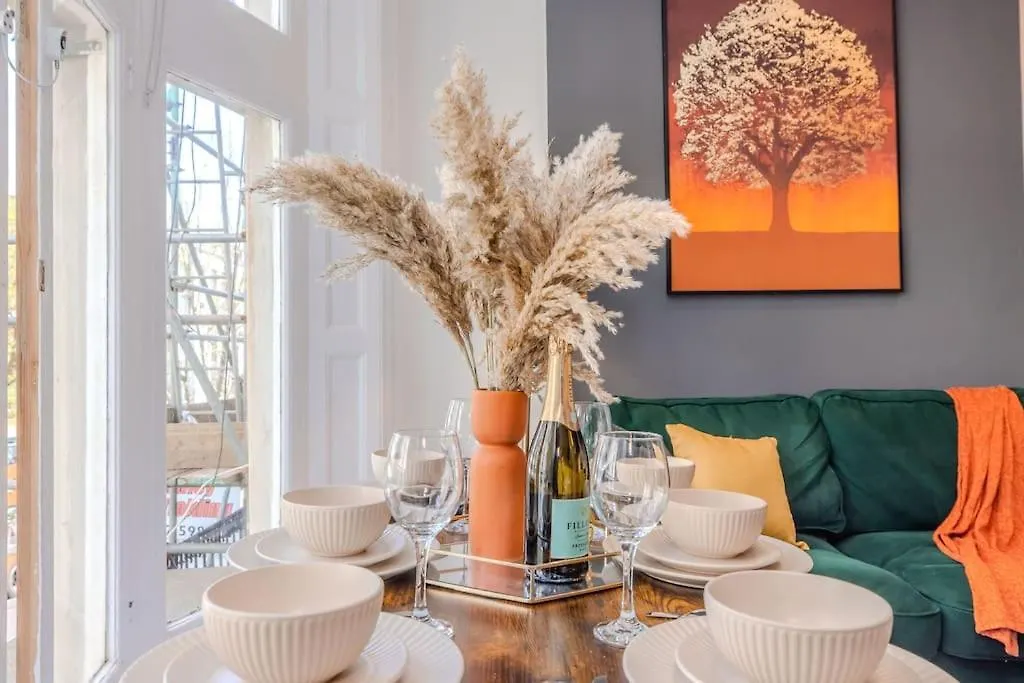 Beautiful 2 Bedroom Flat Next To Brighton Beach And Shopping Centre 0*,  United Kingdom