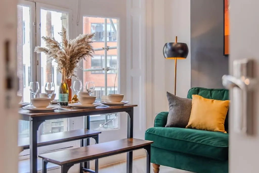 Beautiful 2 Bedroom Flat Next To Brighton Beach And Shopping Centre Apartment