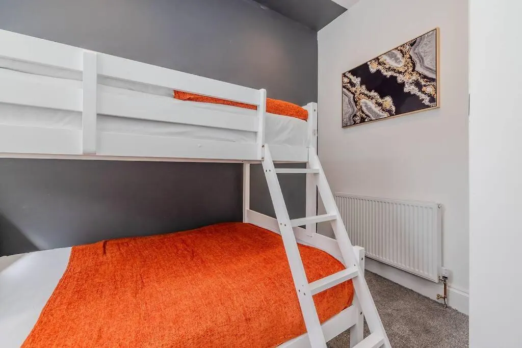 Beautiful 2 Bedroom Flat Next To Brighton Beach And Shopping Centre