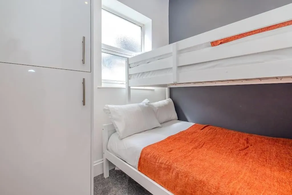 Апартаменты Beautiful 2 Bedroom Flat Next To Brighton Beach And Shopping Centre
